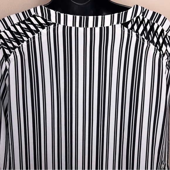 XL Juniors Candies Black White Striped Blouse Vneck Toggle Zip Neckline Cutout - Picture 10 of 16